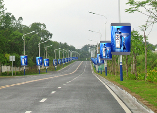 High Resolution Lighting Pole LED Display for Street Advertising (P5)